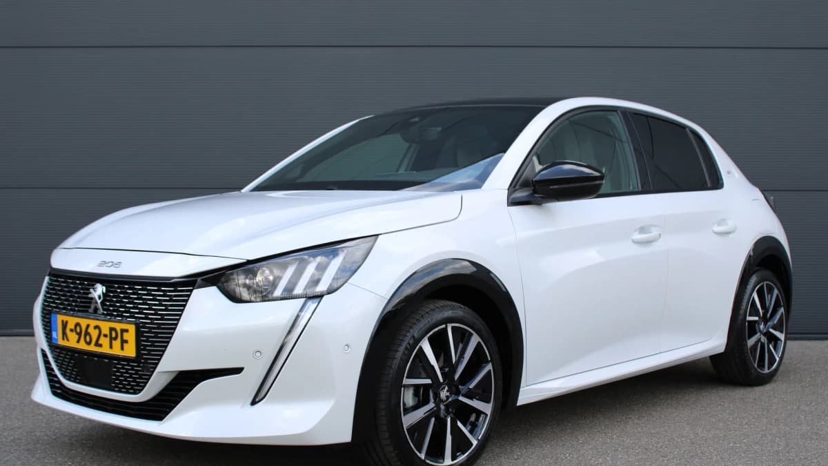 Peugeot 208 — foto 1