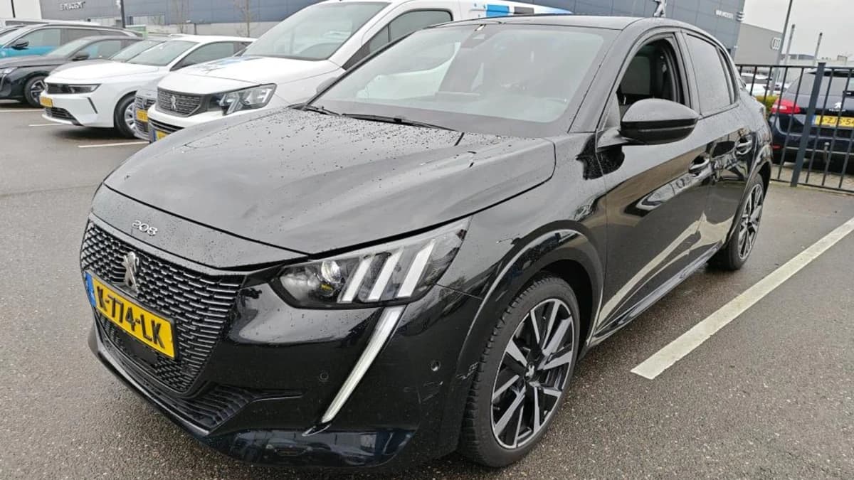 Peugeot 208 — foto 1