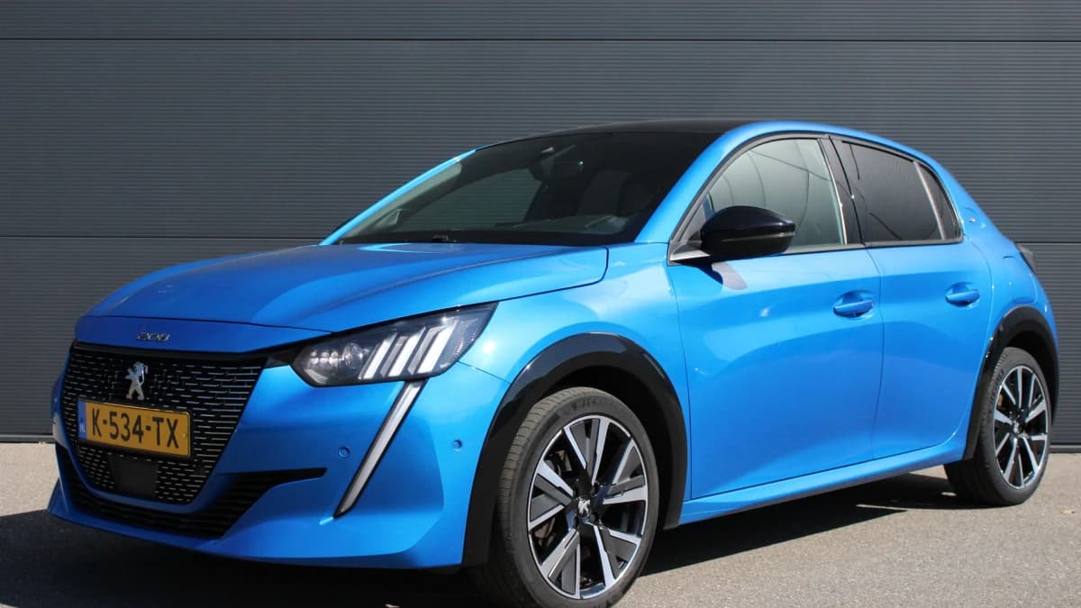 Peugeot 208 — foto 1