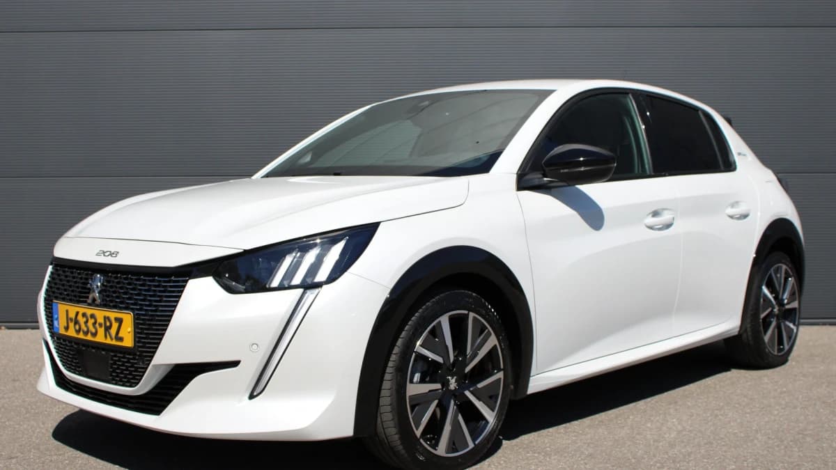 Peugeot 208 — foto 1
