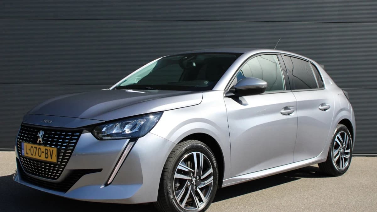 Peugeot 208 — foto 1