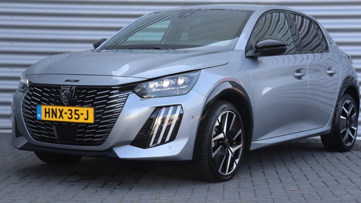 Peugeot 208 — foto 1
