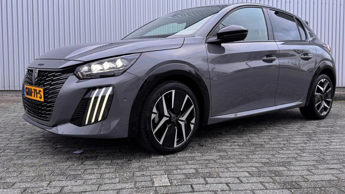 Peugeot 208 — foto 1