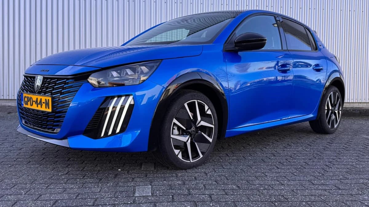 Peugeot 208 — foto 1