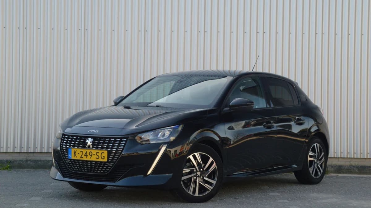 Peugeot 208 — foto 1