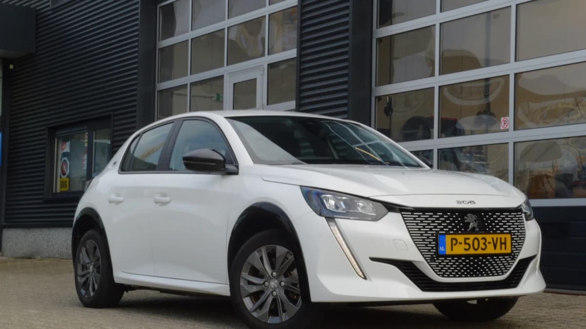 Peugeot e-208 — foto 1