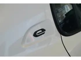 Peugeot e-208 thumbnail 6