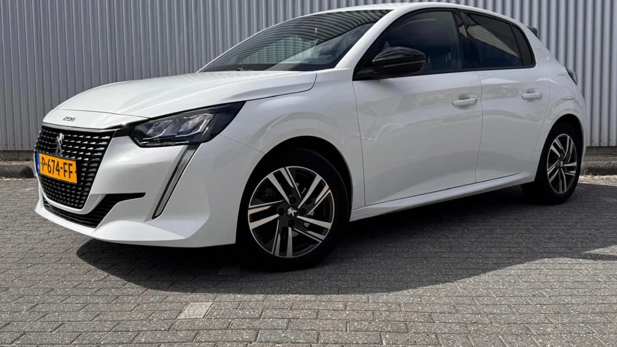 Peugeot 208 — foto 1