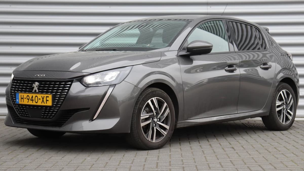 Peugeot 208 — foto 1