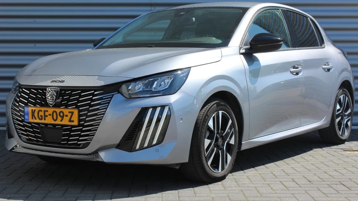 Peugeot 208 — foto 1