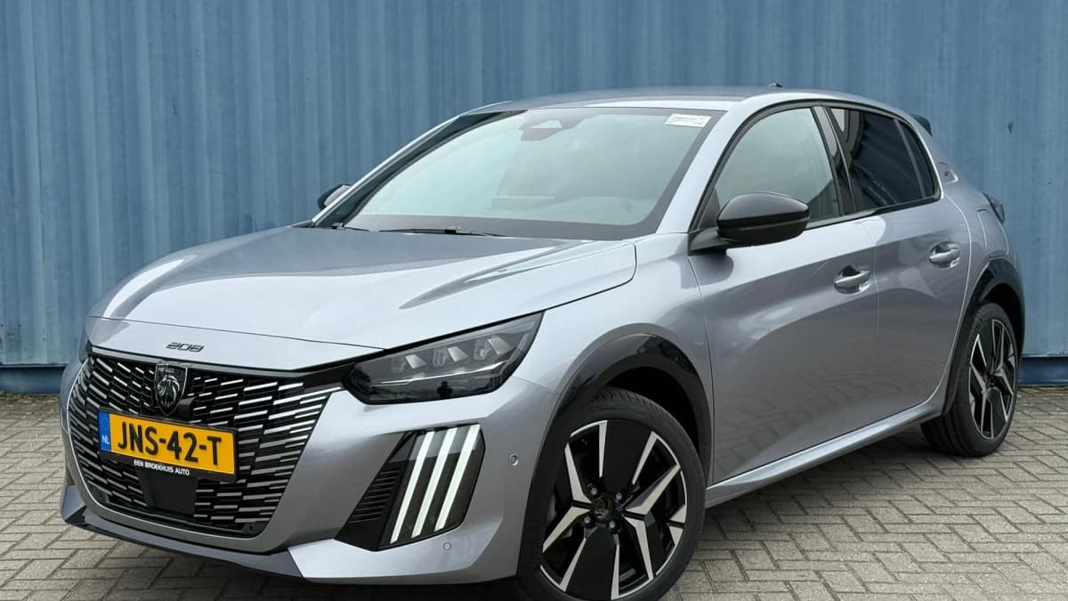 Peugeot 208 — foto 1