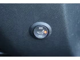 Peugeot e-208 thumbnail 4