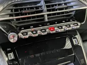 Peugeot e-208 thumbnail 3