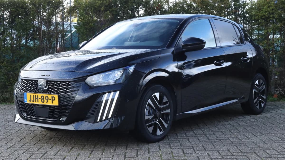 Peugeot 208 — foto 1