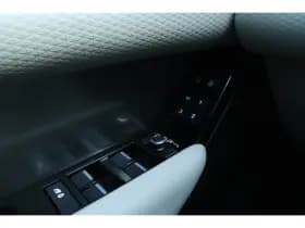 Land Rover Range Rover Velar thumbnail 37