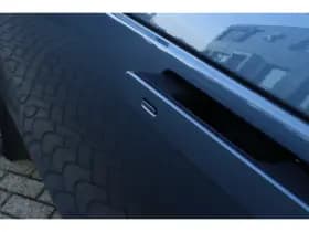 Land Rover Range Rover Velar thumbnail 9