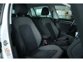 Volkswagen Golf thumbnail 3