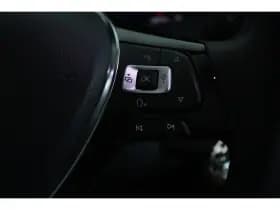 Volkswagen Golf thumbnail 31