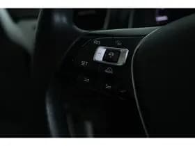 Volkswagen Golf thumbnail 32