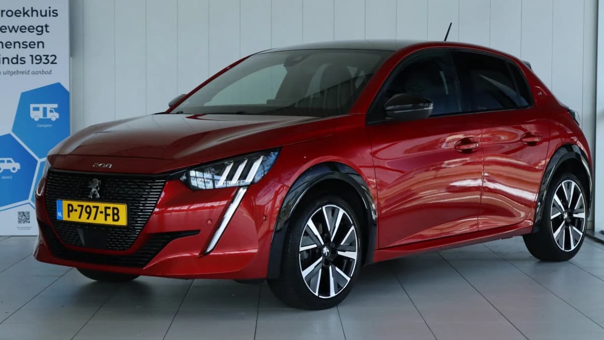 Peugeot 208 — foto 1