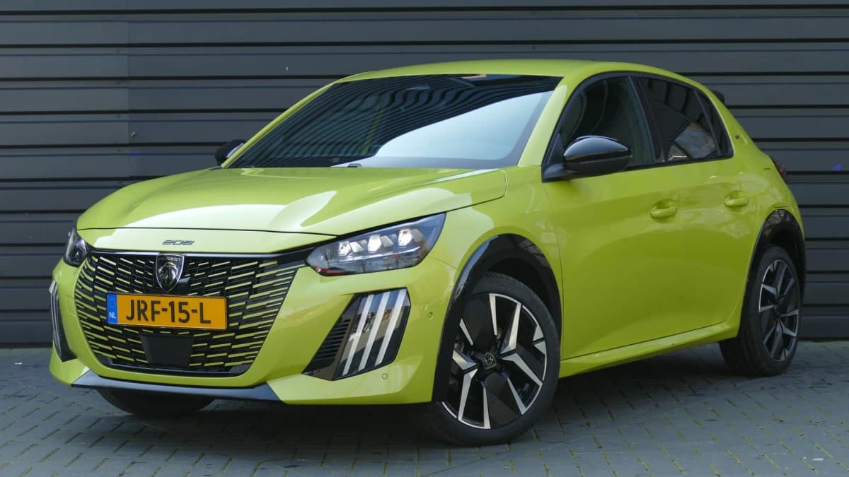Peugeot 208 — foto 1