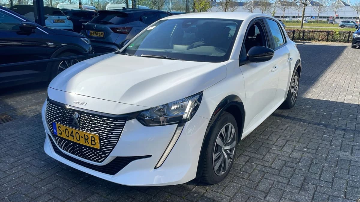 Peugeot e-208 — foto 1