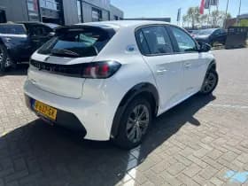 Peugeot e-208 thumbnail 3