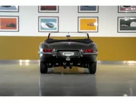 Jaguar E-Type thumbnail 3