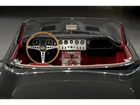 Jaguar E-Type thumbnail 25