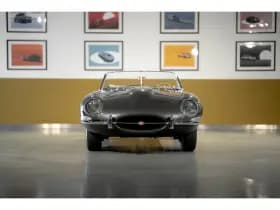Jaguar E-Type thumbnail 4