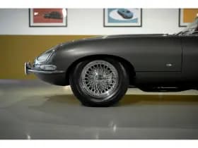 Jaguar E-Type thumbnail 6