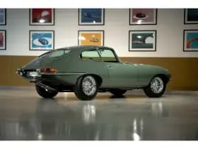 Jaguar E-Type thumbnail 11