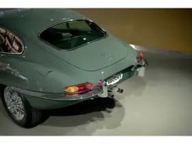 Jaguar E-Type thumbnail 16