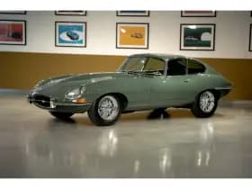 Jaguar E-Type thumbnail 3