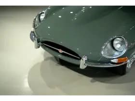Jaguar E-Type thumbnail 28