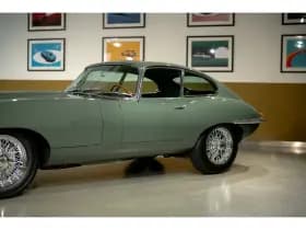 Jaguar E-Type thumbnail 4