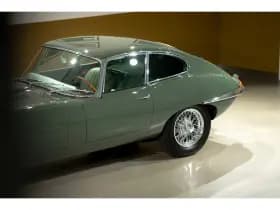 Jaguar E-Type thumbnail 35