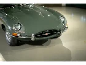 Jaguar E-Type thumbnail 5