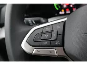 Volkswagen Golf thumbnail 17