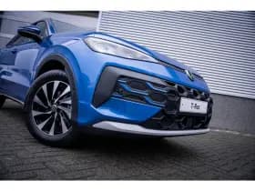 Volkswagen T-Roc thumbnail 4