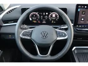 Volkswagen T-Roc thumbnail 6