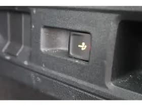 Volkswagen Passat thumbnail 36