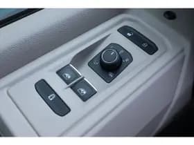 Volkswagen Multivan thumbnail 18