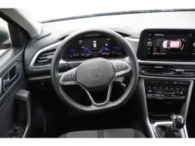 Volkswagen T-Roc thumbnail 5