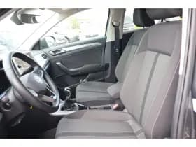 Volkswagen T-Roc thumbnail 6