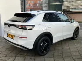 Volkswagen T-Roc thumbnail 4