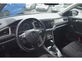 Volkswagen T-Roc thumbnail 8