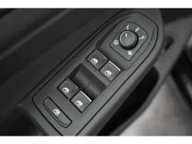 Volkswagen Golf thumbnail 18