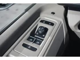 Volkswagen Multivan thumbnail 16