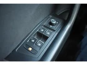 Volkswagen T-Roc thumbnail 11